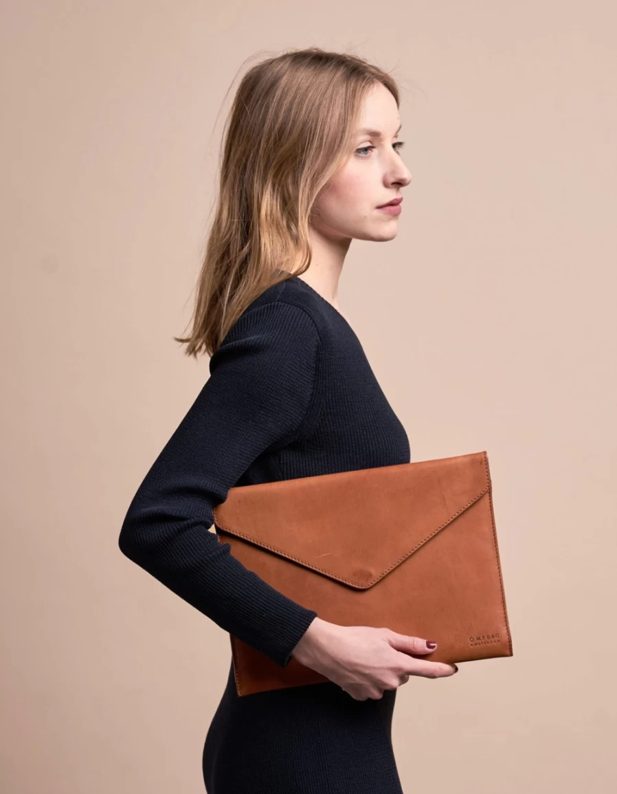 O My Bag Women's Cognac Classic Leather Envelope Laptop Sleeve for 13 Inch MacBook & Notebooks
