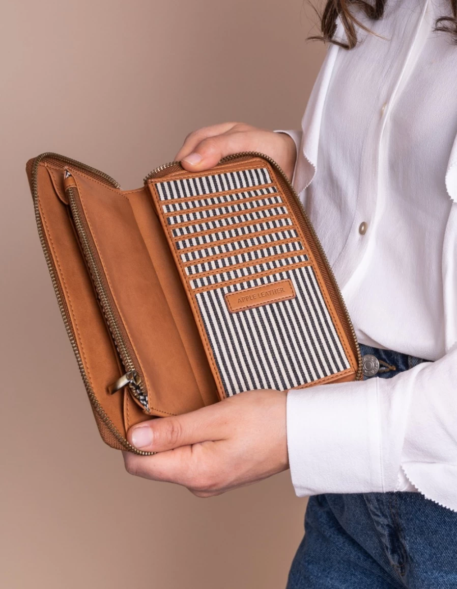 O My Bag Men's Sonny Wallet in Cognac Apple Leather – Premium Leather Card Holder