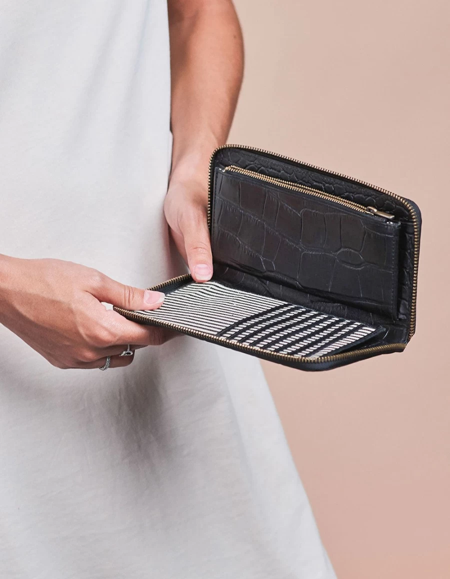 O My Bag Men's Sonny Wallet in Black Classic Croco Leather - Stylish & Durable Bi-Fold Design
